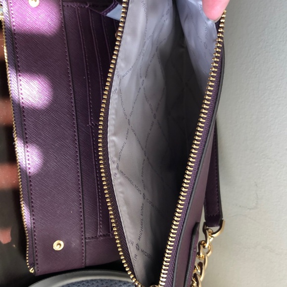 Michael Kors Leather Karla crossbody - Picture 5 of 6